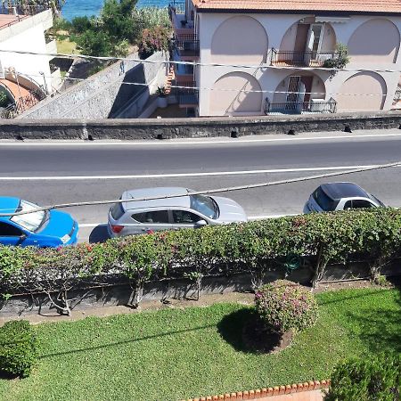 B&B Sea Terrace Aci Castello Buitenkant foto