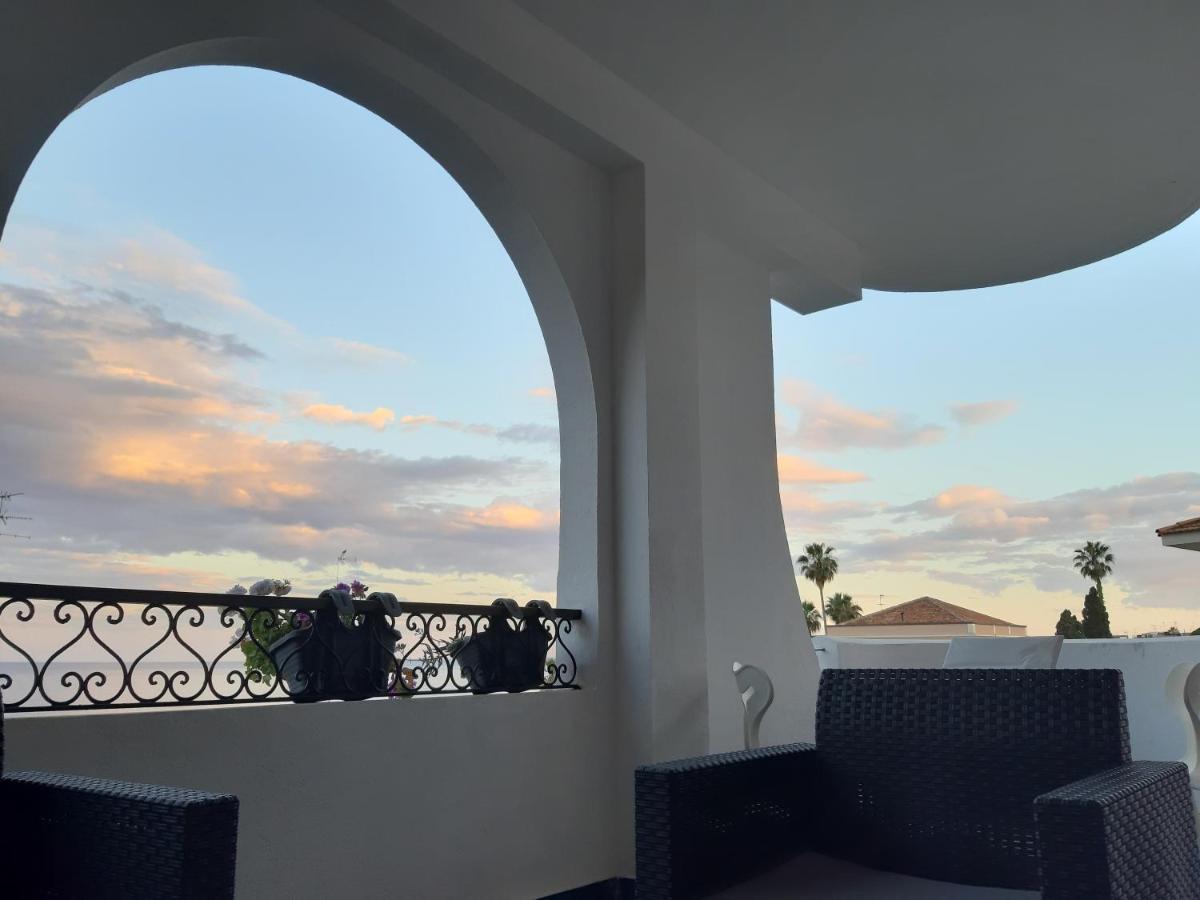 B&B Sea Terrace Aci Castello Buitenkant foto