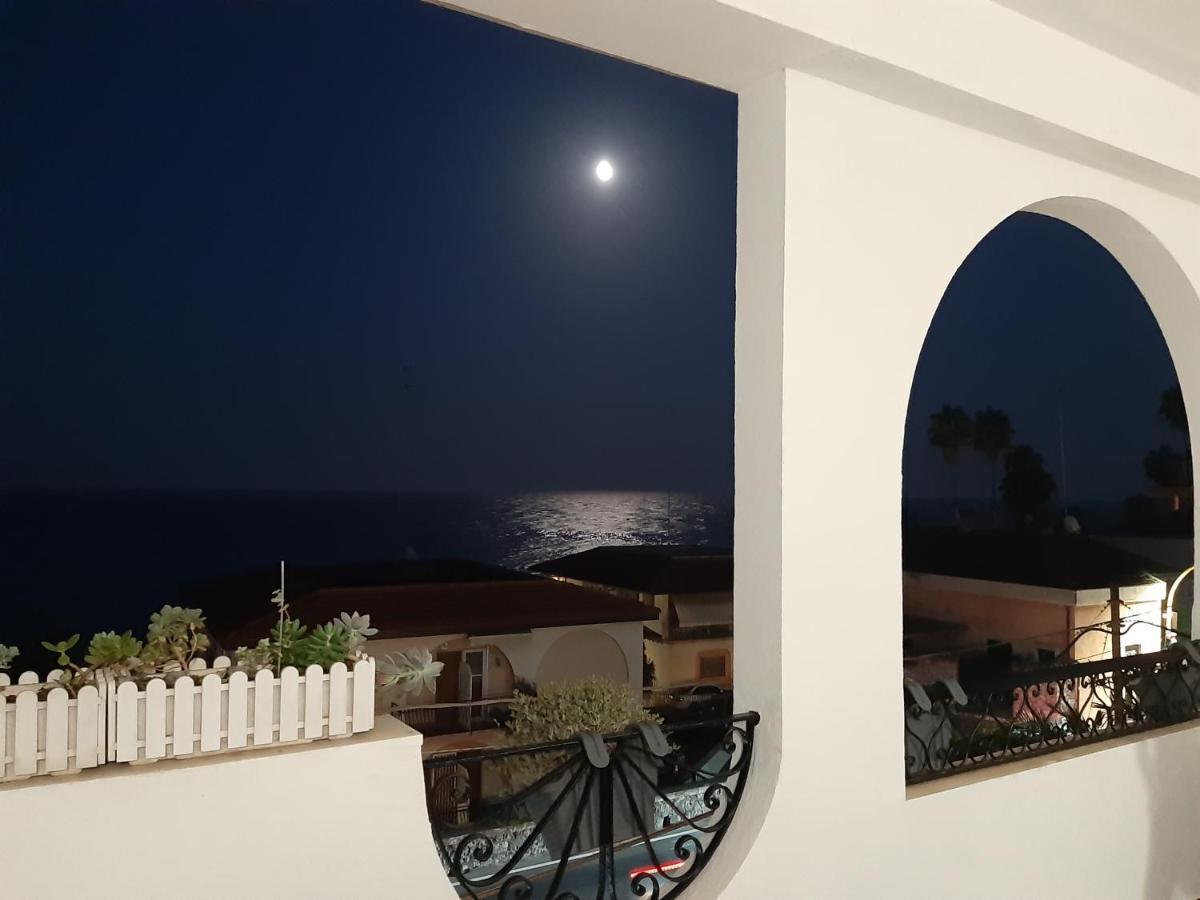 B&B Sea Terrace Aci Castello Buitenkant foto