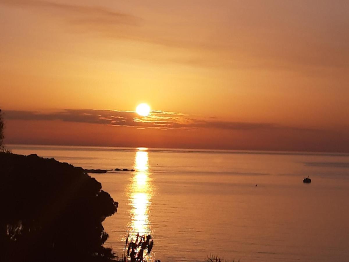 B&B Sea Terrace Aci Castello Buitenkant foto
