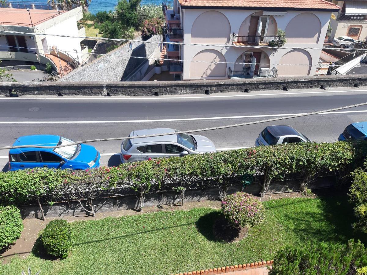 B&B Sea Terrace Aci Castello Buitenkant foto