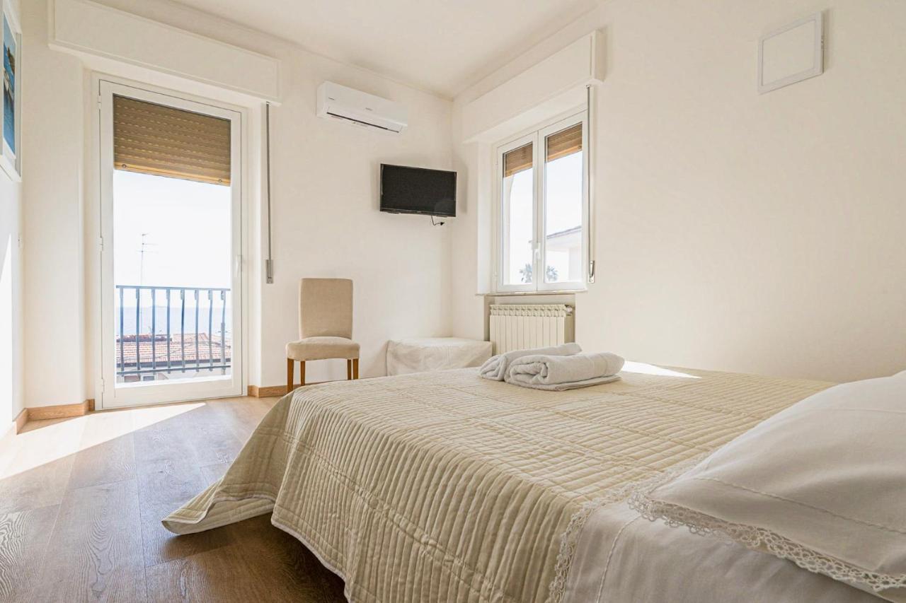B&B Sea Terrace Aci Castello Buitenkant foto